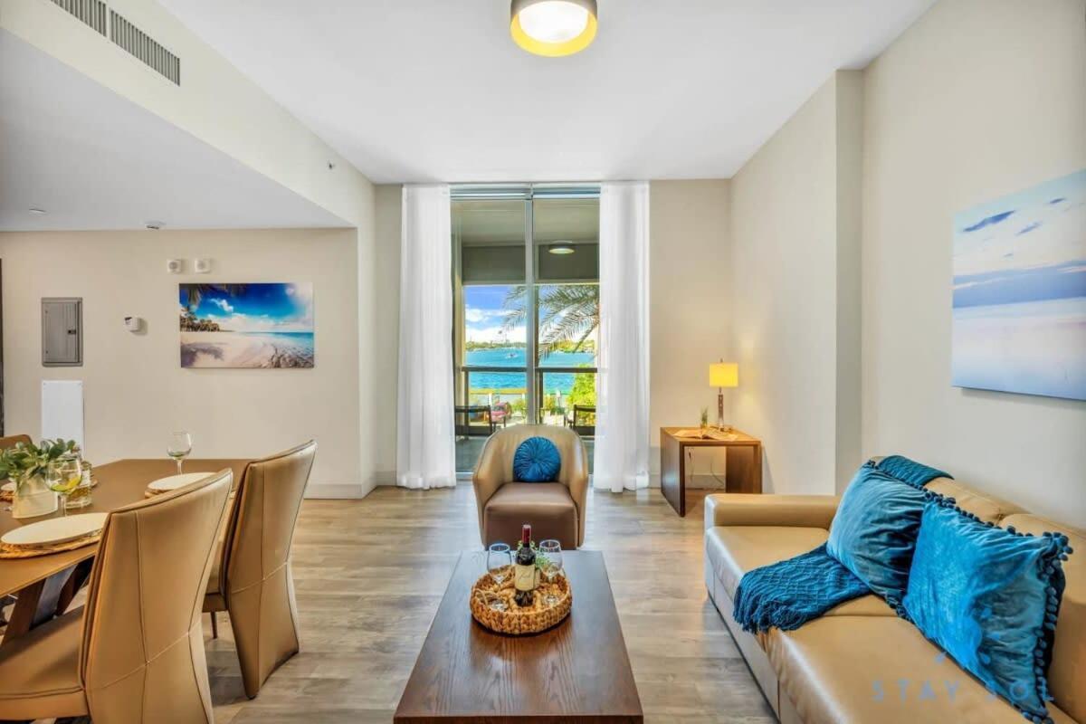 Apartment With Bay View Balcony - Pool - Up To 6 - Gym Hollywood Buitenkant foto