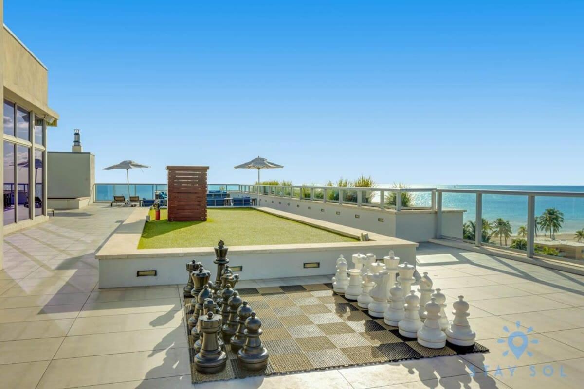 Apartment With Bay View Balcony - Pool - Up To 6 - Gym Hollywood Buitenkant foto