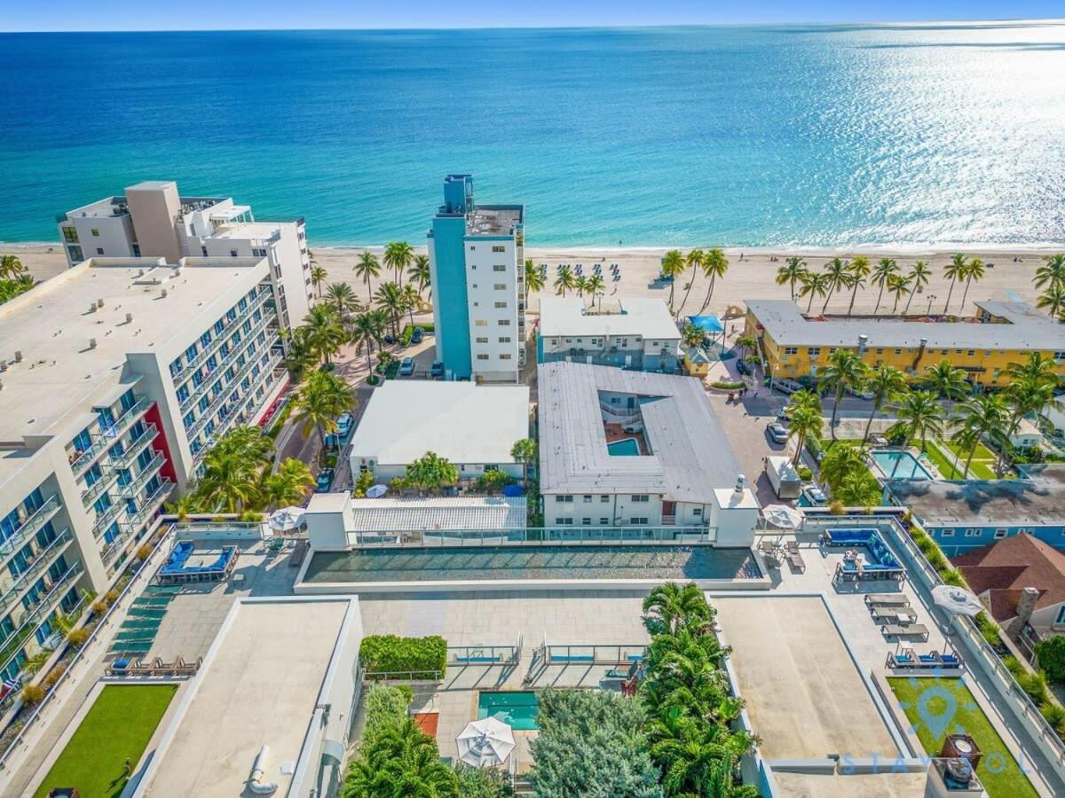 Apartment With Bay View Balcony - Pool - Up To 6 - Gym Hollywood Buitenkant foto