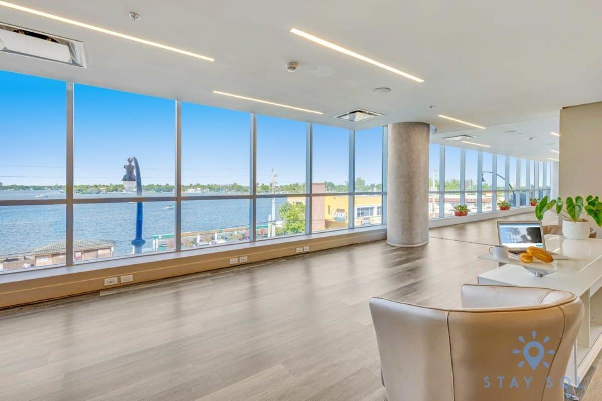 Apartment With Bay View Balcony - Pool - Up To 6 - Gym Hollywood Buitenkant foto