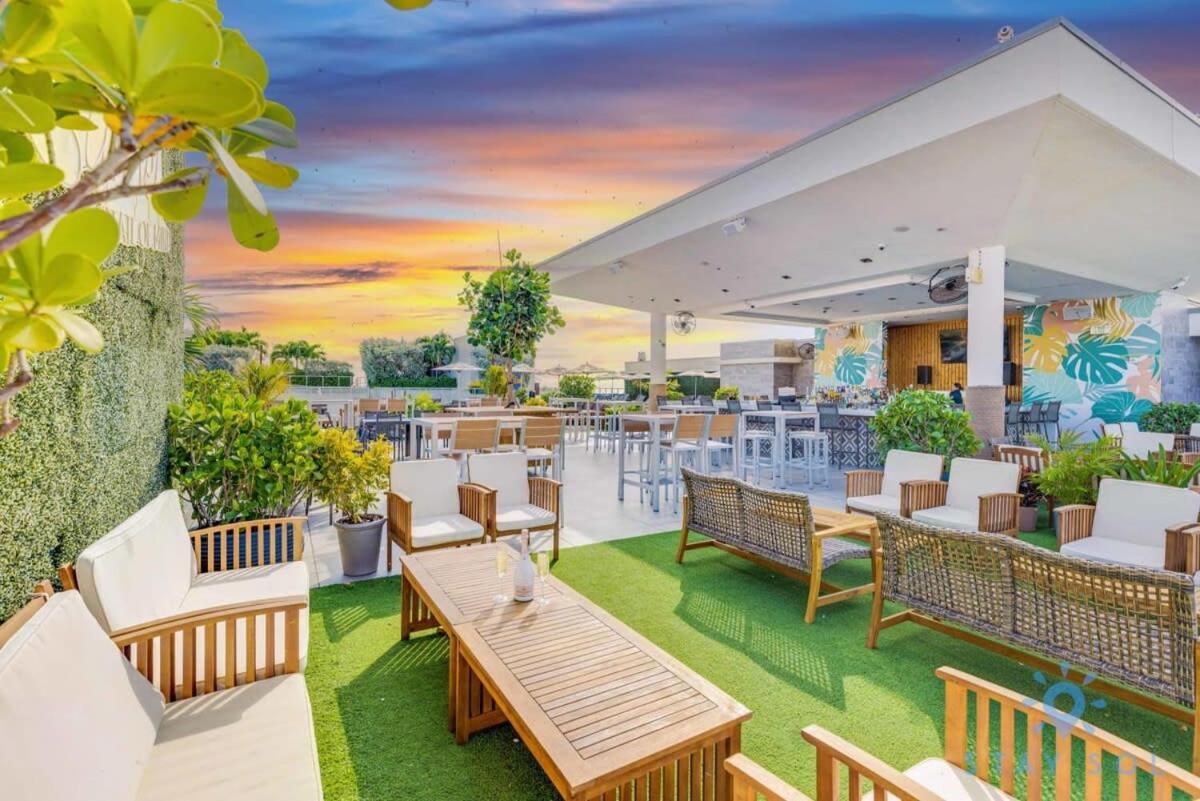 Apartment With Bay View Balcony - Pool - Up To 6 - Gym Hollywood Buitenkant foto