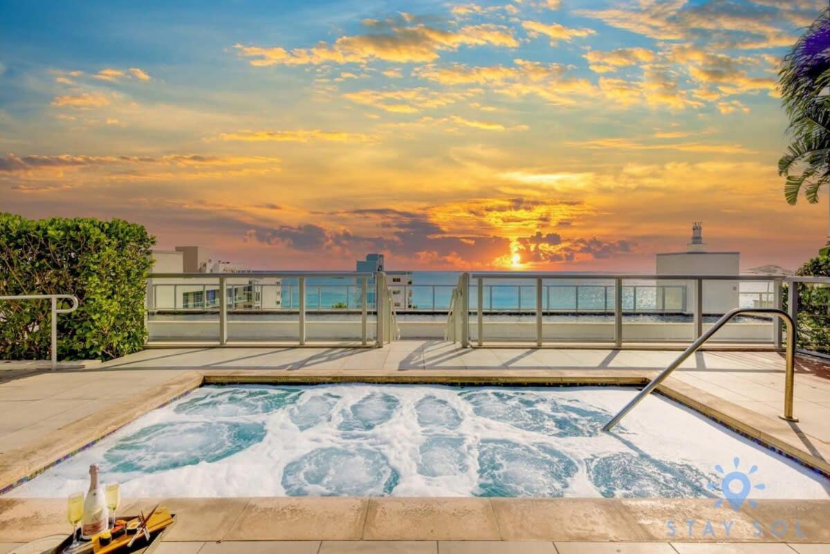 Apartment With Bay View Balcony - Pool - Up To 6 - Gym Hollywood Buitenkant foto