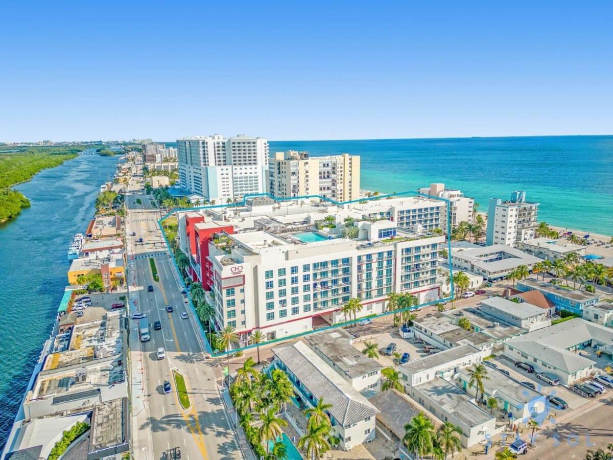 Apartment With Bay View Balcony - Pool - Up To 6 - Gym Hollywood Buitenkant foto