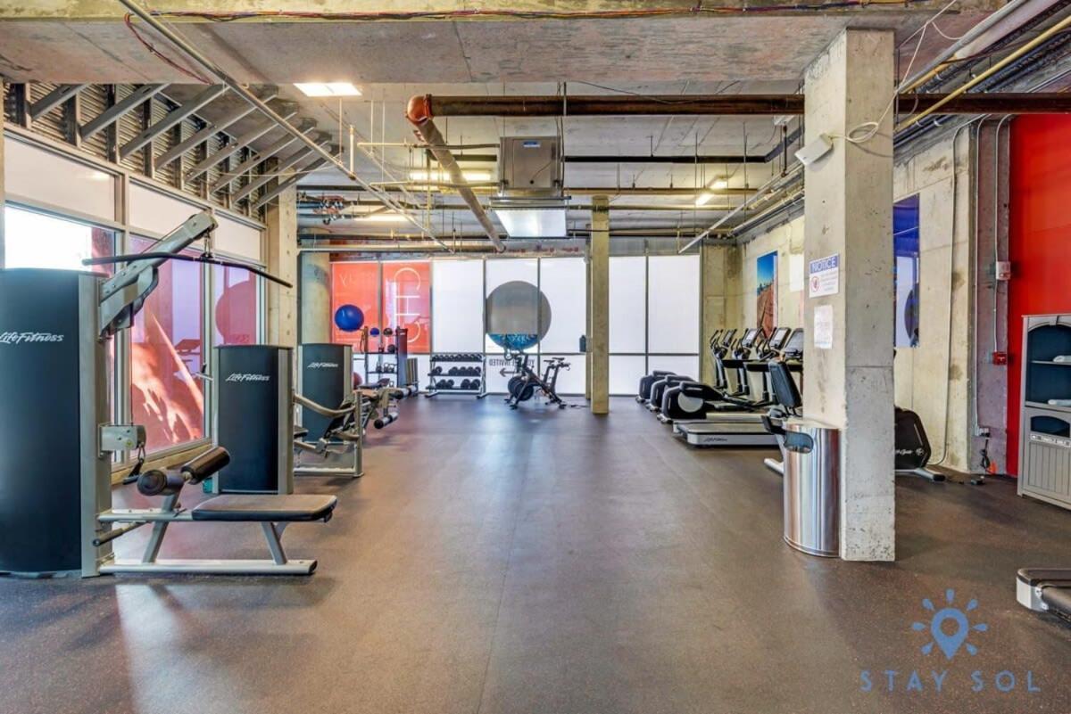 Apartment With Bay View Balcony - Pool - Up To 6 - Gym Hollywood Buitenkant foto