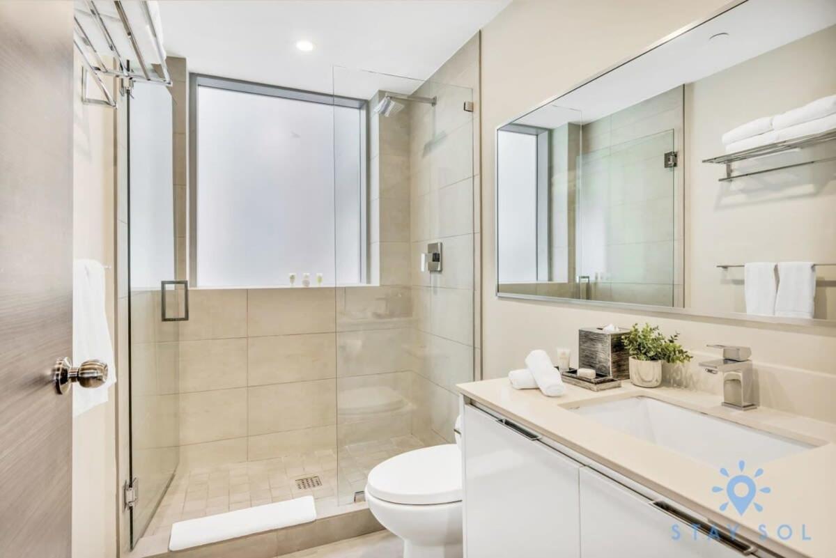 Apartment With Bay View Balcony - Pool - Up To 6 - Gym Hollywood Buitenkant foto