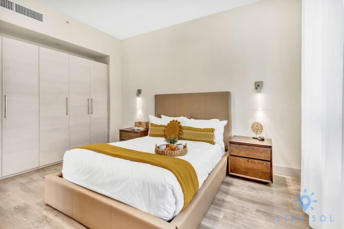 Apartment With Bay View Balcony - Pool - Up To 6 - Gym Hollywood Buitenkant foto