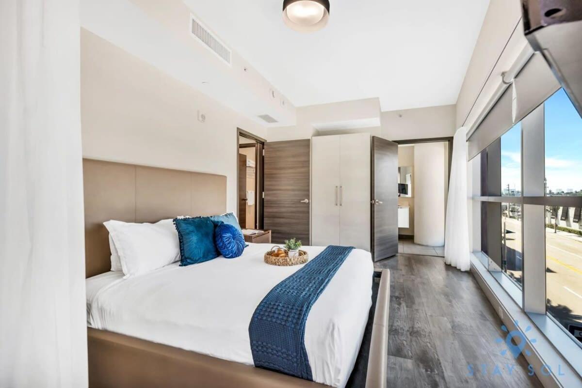 Apartment With Bay View Balcony - Pool - Up To 6 - Gym Hollywood Buitenkant foto