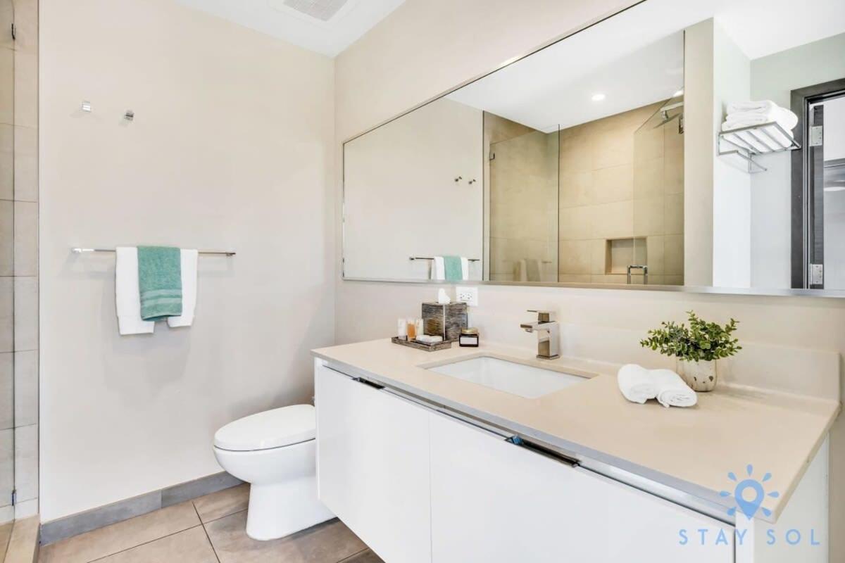 Apartment With Bay View Balcony - Pool - Up To 6 - Gym Hollywood Buitenkant foto