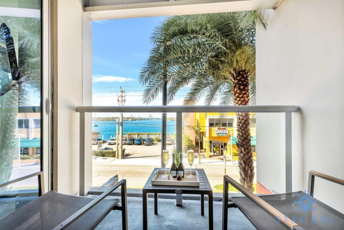 Apartment With Bay View Balcony - Pool - Up To 6 - Gym Hollywood Buitenkant foto