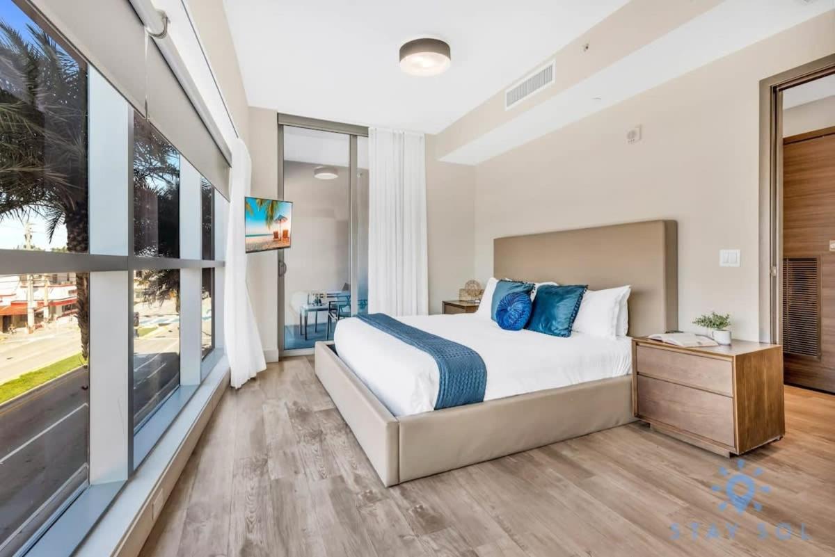 Apartment With Bay View Balcony - Pool - Up To 6 - Gym Hollywood Buitenkant foto