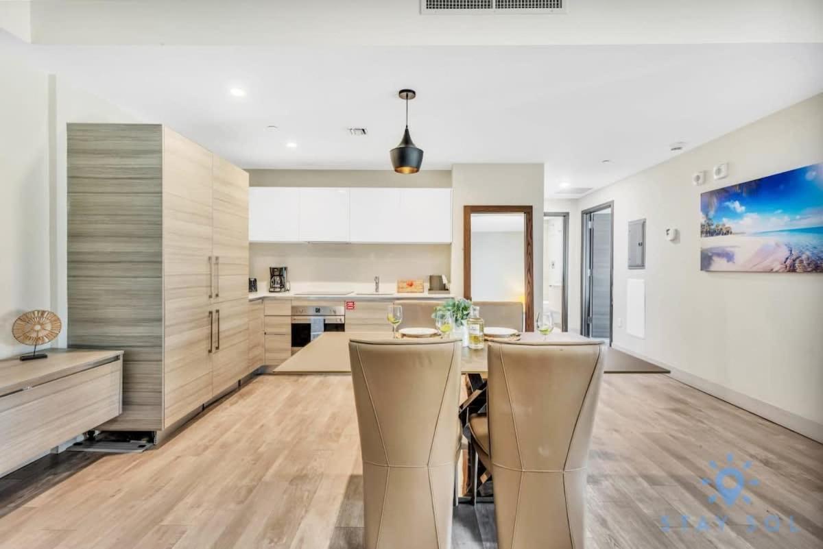 Apartment With Bay View Balcony - Pool - Up To 6 - Gym Hollywood Buitenkant foto