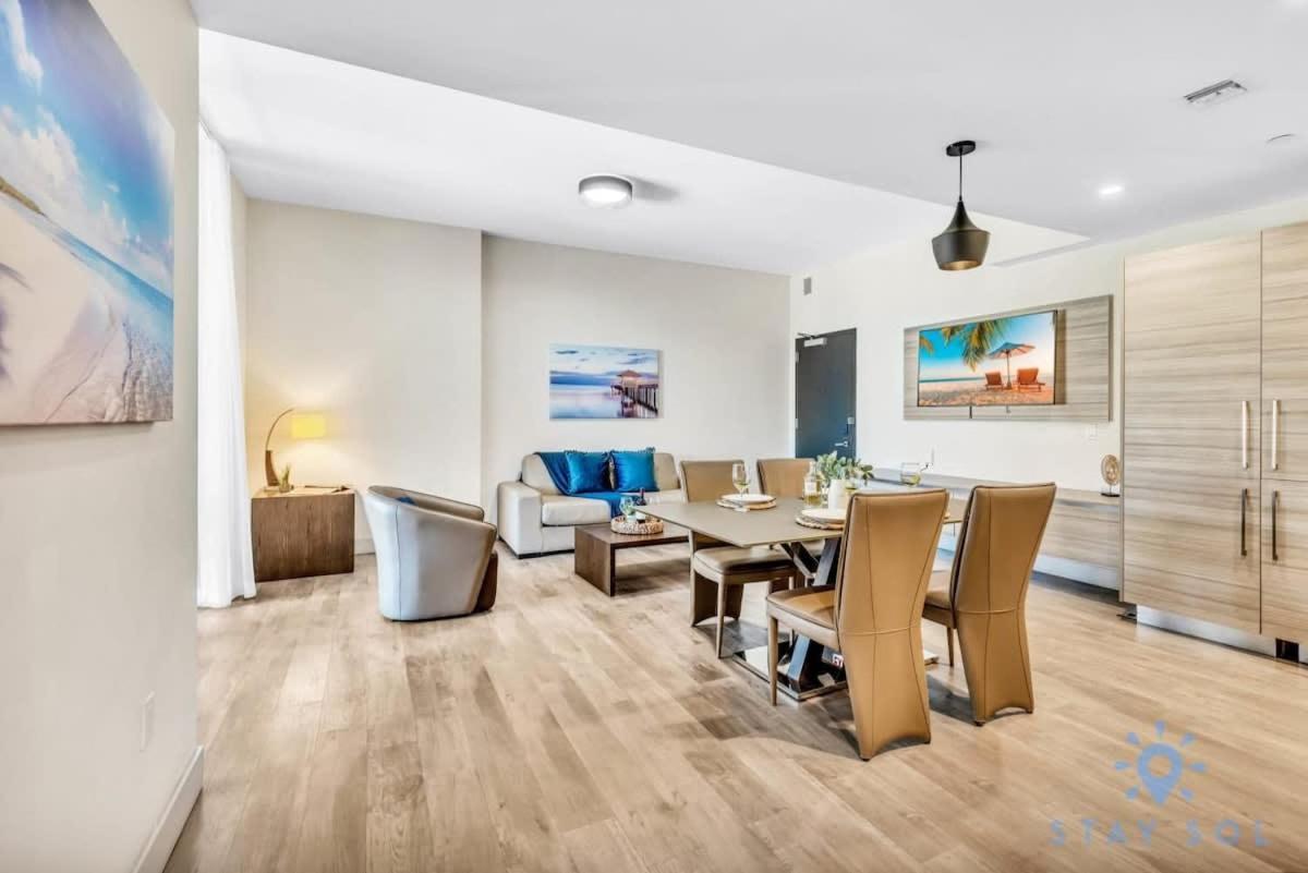 Apartment With Bay View Balcony - Pool - Up To 6 - Gym Hollywood Buitenkant foto