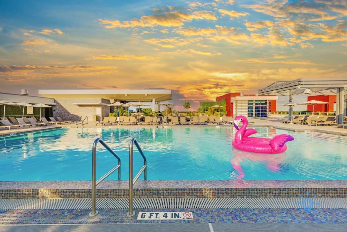 Apartment With Bay View Balcony - Pool - Up To 6 - Gym Hollywood Buitenkant foto