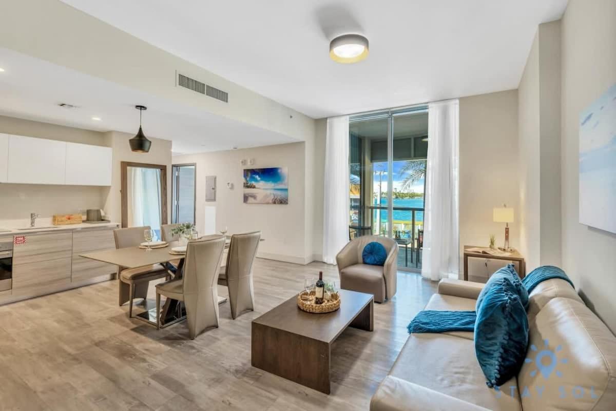 Apartment With Bay View Balcony - Pool - Up To 6 - Gym Hollywood Buitenkant foto